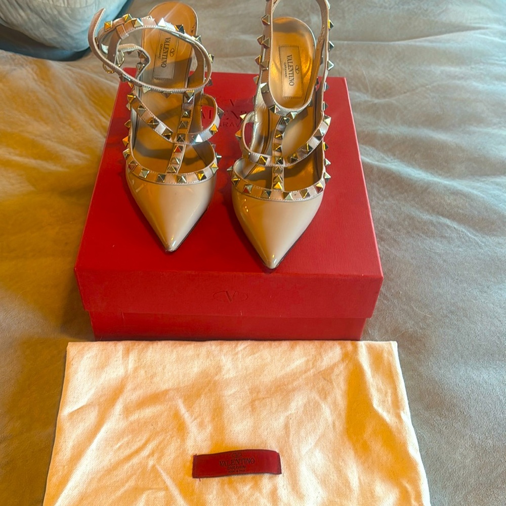 Valentino Rockstud powder heels